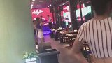 去饭店吃个烧烤，还让人不得安宁，下次再也不来了