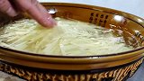金针菇和土豆是绝配，做法简单家常，没想到出锅会这么好吃