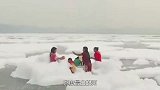 印度最白的河流，里面几乎没有活物，也就只有印度人敢在这游泳！