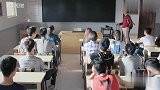 班主任正在发火,毕十三刚好来了,举动真的太淡定了,透着搞笑!