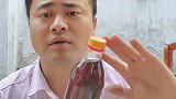 小伙发明自动踢瓶盖机器人，瓶子都拍碎了，竟然还说不错，好逗