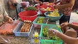 福建大哥10年前创业做海鲜烧烤，活蹦乱跳的海鲜，高峰1天烤1000只