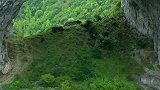 贵州大山发现一个天生桥洞，据说是世界最大的天然洞桥