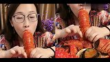 漂亮小姐姐极限挑战，超大龙虾搭配“死亡”辣椒油，看着真过瘾！