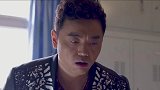 小伙看见顺子叔来了，赶紧把腌菜方子藏起来，可不能让他发现了