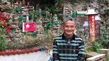 七旬老人为纪念逝世妻子，花8年时间筑起128米微缩景观