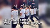 家长暑假将俩孩子送到武当山，学武识药不玩手机：一个月瘦了10斤