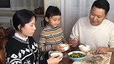 一个跟我合起伙骗她的漏风小棉袄