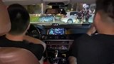 开辆宝马就全车蹦迪，外面老弟看车晃得也太厉害了！