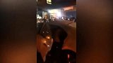 佛山一疾驰摩托车迎面飞撞轿车 车手空中翻转数圈坠地