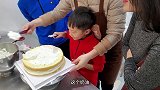 平凡生活中需要仪式感，孩子们为妈妈做的生日蛋糕，教会他们感恩