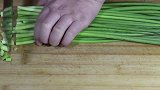 蒜苔炒肉这样做，不但好看还好吃，关键做法还简单，看一遍就学会