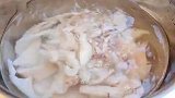 手把手教你做酱爆鱿鱼，做法简单，鲜嫩爽口无腥味，吃着真香
