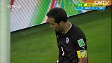 世界杯-14年-小组赛-B组-第2轮-西班牙队伊涅斯塔直奔死角的射门被布拉沃高高跃起托出底线-花絮