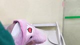 宝宝来了，刚出生的宝宝哈欠连连，在妈妈肚子里十个月没睡饱吗