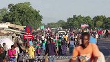 非洲红河猪泛滥成灾，令当地人头疼不已，中国吃货却高兴坏了