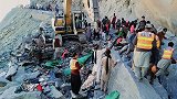 巴基斯坦山体滑坡致一客车被埋 车上16人全部遇难
