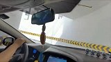 监控无意间拍下的一幕，这个停车场出口有点费车