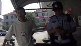 小伙跑到女友住的小区本想送上惊喜求婚 没想到下一秒就报警了