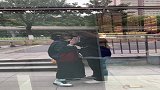 妈耶，差点没初吻了！