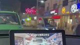 车主路边偶遇豪车，吓得不敢动了，也不至于吧