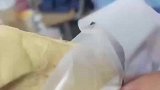 男子买个紫米面包，结果里面就一点点馅