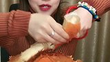 倒挂金钩吃帝王蟹腿