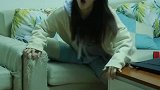 这些人都好奇怪啊，不就是手上有油嘛