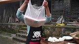 家里来亲戚，丫丫做四川菜“梅菜扣肉”肉嫩不腻，一家人吃得开心