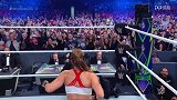 WWE-18年-罗西招牌十字固降服大公主 白大拿场边观战鼓掌祝贺-花絮