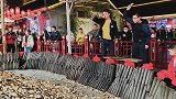 火爆全网的西安摔碗酒，日摔碗20000个，网红打卡圣地