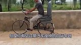 小伙把汽车座椅装在自行车上，在路上太拉风了
