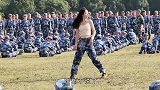 爆笑：军训妹子这一舞下来，想必以后换男友的频率会变多了
