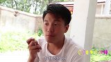 哥哥趁妈妈下地干活，拿大西瓜去和小伙伴换桃子吃，太搞笑了
