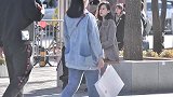 春季和闺蜜到三里屯逛街，选择长靴还是短靴更好一些？