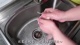 老猫今天做铁板五花肉，卷上生菜，配着洋葱一起吃，真过瘾