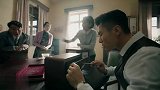 霞光：特务偷偷装监听器，不料被战士识破，传来声音太逗了