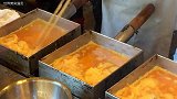 日本的美食街各种好吃，如烤扇贝，竟然还有中华传统小吃：捏糖人