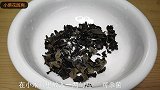 木耳这样吃太香了，筷子搅一搅，卷一卷，一口一块超过瘾，好吃