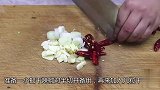 教你干锅鸡块的做法，简单家常，鸡肉鲜嫩入味，香辣爽口，太香了