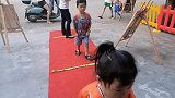 幼儿园欠这样有活力的老师，幼儿不想上幼儿园都难,老师是怎么做