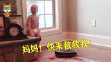 妈妈把扫地机器人打开，接下来请注意宝宝的举动，看一次笑一次！