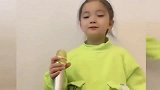 五岁的女孩太可爱了，唱歌非常好听，长大就是一个大明星