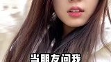 女子回村后和奶奶们拍视频