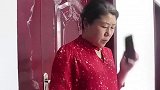 母亲过60岁大寿，给三个子女打电话没人回家，母亲做法真解气