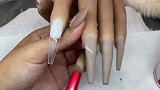 圣诞节抽象美甲，简约大方，今年很流行