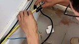 小伙徒手拧电线，这也太秀了