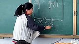 高中女生讲题眼神、语气丝毫不逊色