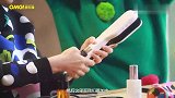美女使用蒸汽护发梳，健康护发新概念，真的是十分好用！