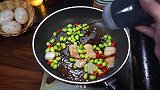 五花肉家常做法，营养又好吃的五花肉炒毛豆，超级下饭